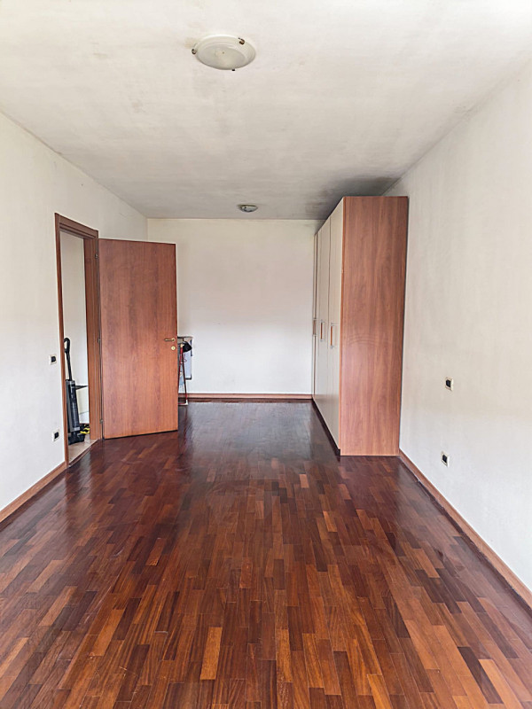All'interno di un tranquillo quartiere residenziale, nelle immediate vicinanze del centro di Albe...