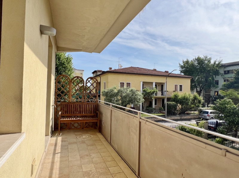 SPAZIOSA VILLETTA AFFIANCATA, COMPLETAMENTE INDIPENDENTE, IN VENDITA A VICENZA EST, CON GIARDINO ...