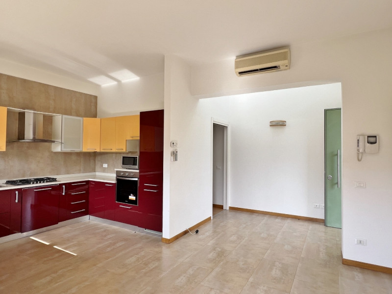 SPAZIOSA VILLETTA AFFIANCATA, COMPLETAMENTE INDIPENDENTE, IN VENDITA A VICENZA EST, CON GIARDINO ...