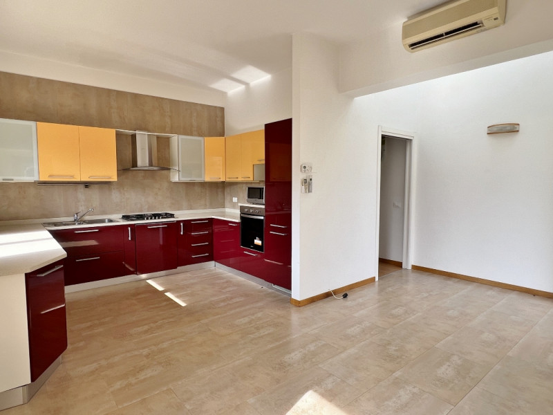 SPAZIOSA VILLETTA AFFIANCATA, COMPLETAMENTE INDIPENDENTE, IN VENDITA A VICENZA EST, CON GIARDINO ...