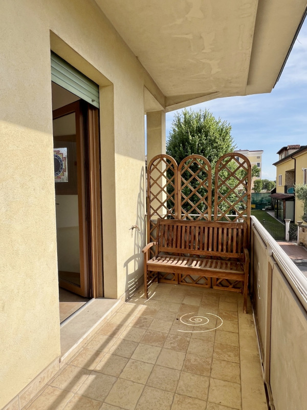 SPAZIOSA VILLETTA AFFIANCATA, COMPLETAMENTE INDIPENDENTE, IN VENDITA A VICENZA EST, CON GIARDINO ...