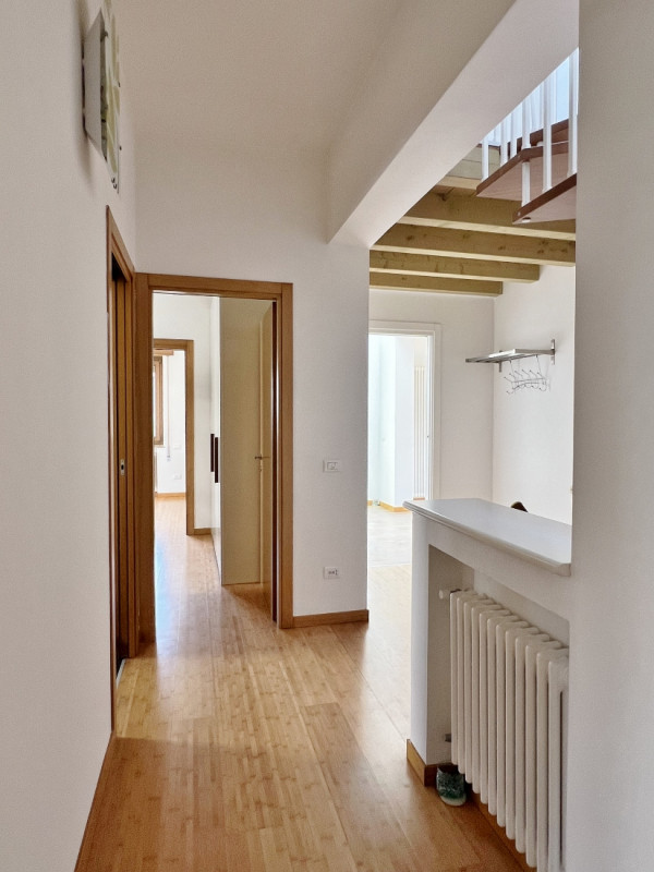 SPAZIOSA VILLETTA AFFIANCATA, COMPLETAMENTE INDIPENDENTE, IN VENDITA A VICENZA EST, CON GIARDINO ...