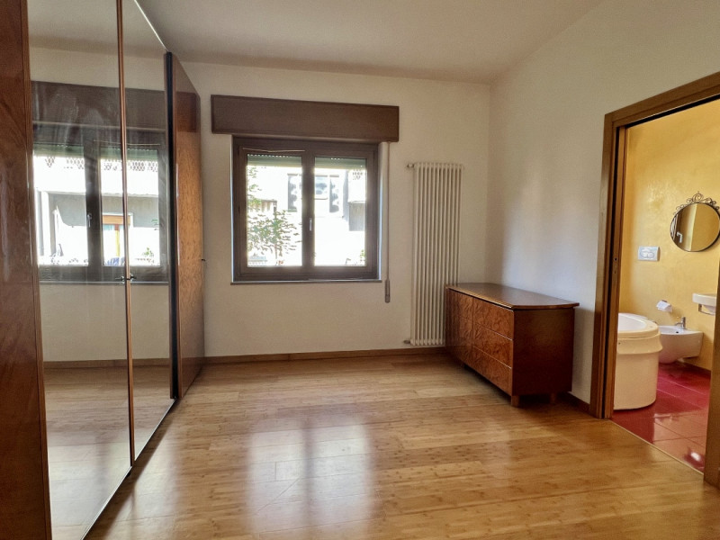 SPAZIOSA VILLETTA AFFIANCATA, COMPLETAMENTE INDIPENDENTE, IN VENDITA A VICENZA EST, CON GIARDINO ...