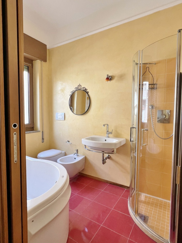 SPAZIOSA VILLETTA AFFIANCATA, COMPLETAMENTE INDIPENDENTE, IN VENDITA A VICENZA EST, CON GIARDINO ...