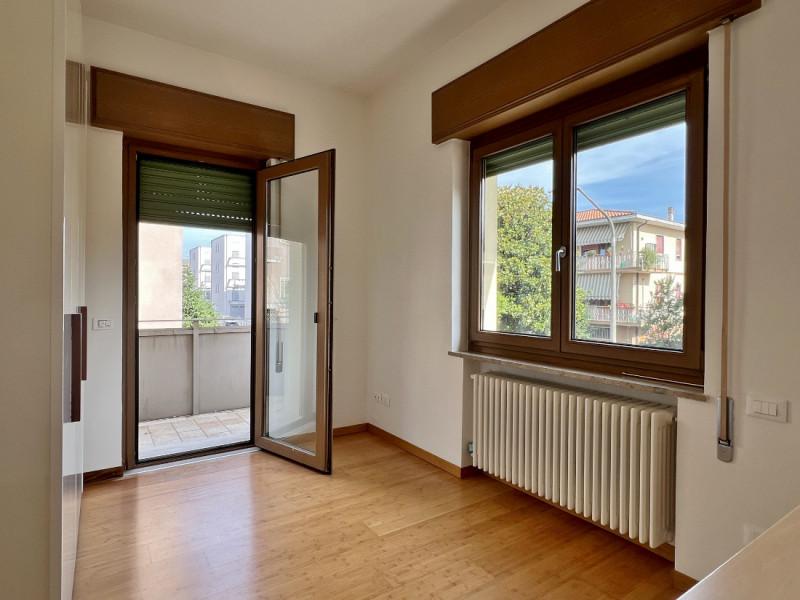 SPAZIOSA VILLETTA AFFIANCATA, COMPLETAMENTE INDIPENDENTE, IN VENDITA A VICENZA EST, CON GIARDINO ...