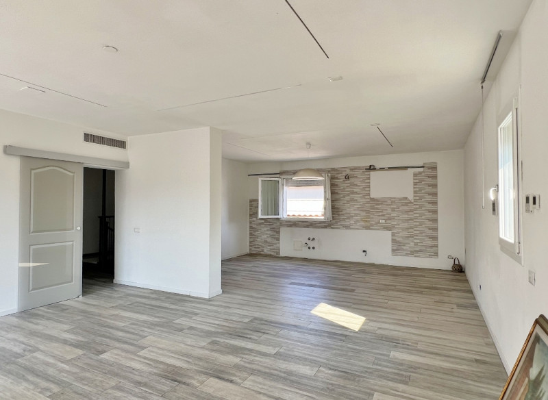 QUADRICAMERE ULTIMO PIANO CON INGRESSO INDIPENDENTE E CORTE ESCLUSIVA IN VENDITA A VICENZA VERSAN...