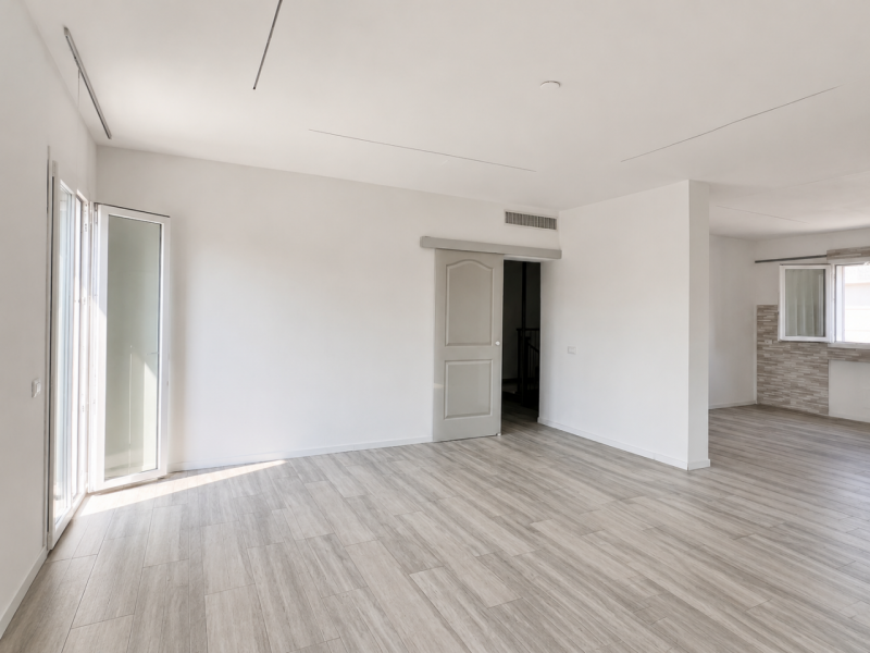 QUADRICAMERE ULTIMO PIANO CON INGRESSO INDIPENDENTE E CORTE ESCLUSIVA IN VENDITA A VICENZA VERSAN...