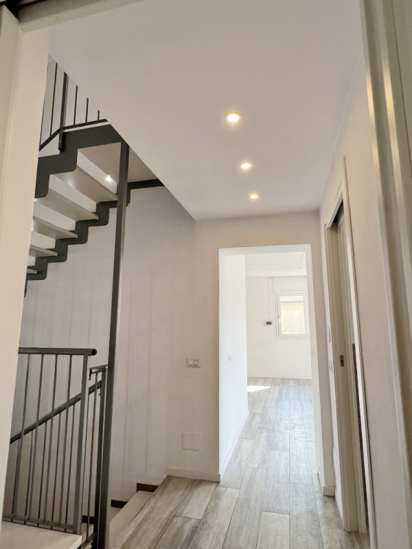 QUADRICAMERE ULTIMO PIANO CON INGRESSO INDIPENDENTE E CORTE ESCLUSIVA IN VENDITA A VICENZA VERSAN...