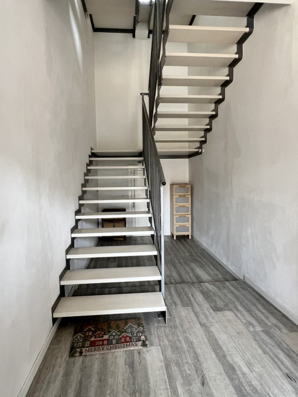 QUADRICAMERE ULTIMO PIANO CON INGRESSO INDIPENDENTE E CORTE ESCLUSIVA IN VENDITA A VICENZA VERSAN...