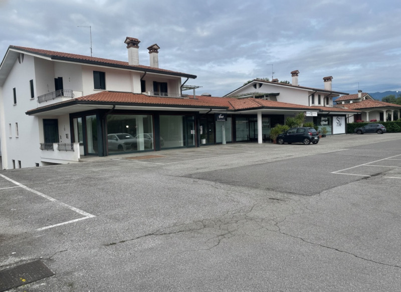 NOSTRA PROPOSTA: lungo la via Castellana in prossimità di San Vito di Altivole siamo a proporre i...