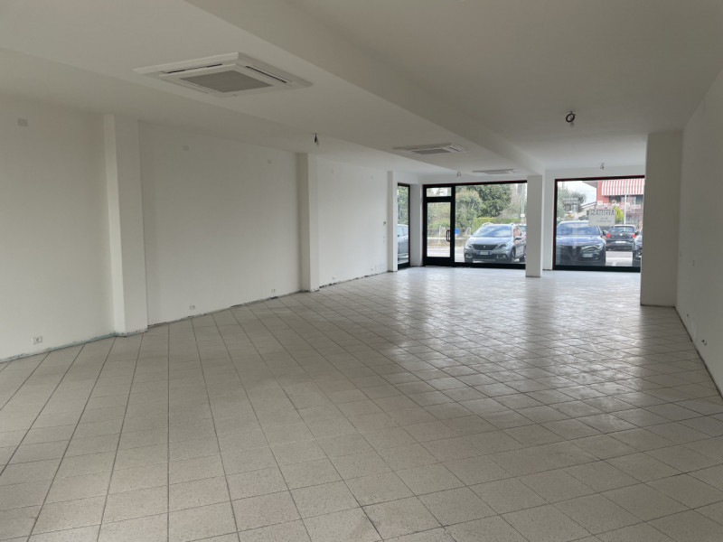NOSTRA PROPOSTA: lungo la via Castellana in prossimità di San Vito di Altivole siamo a proporre i...