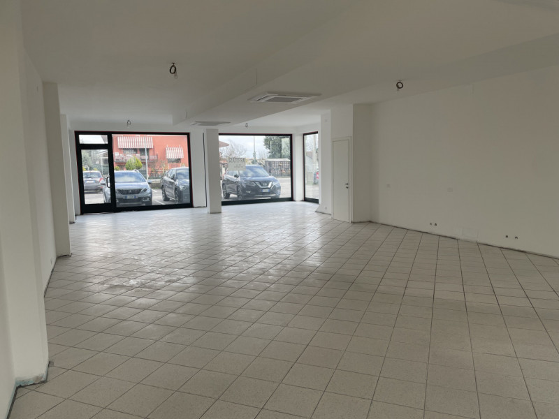 NOSTRA PROPOSTA: lungo la via Castellana in prossimità di San Vito di Altivole siamo a proporre i...