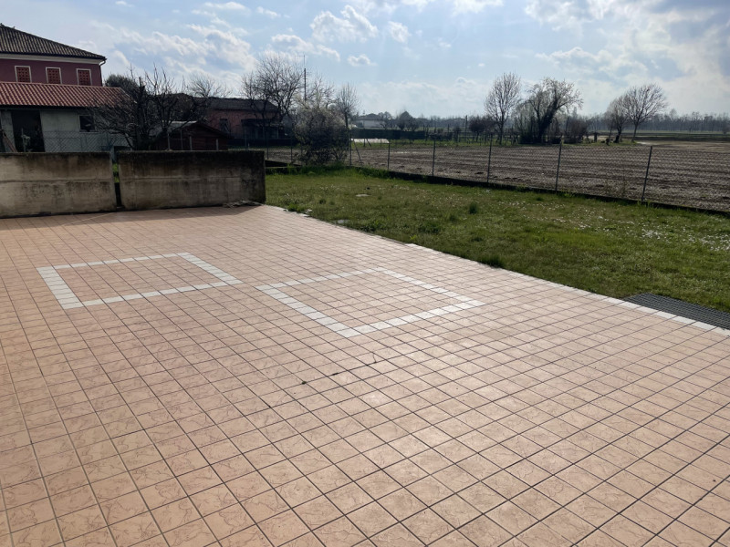 NOSTRA PROPOSTA: lungo la via Castellana in prossimità di San Vito di Altivole siamo a proporre i...