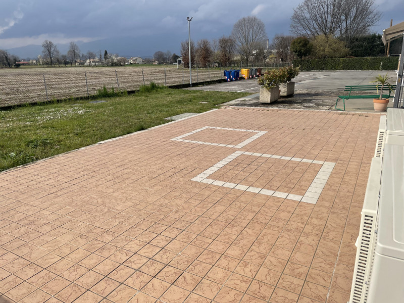 NOSTRA PROPOSTA: lungo la via Castellana in prossimità di San Vito di Altivole siamo a proporre i...