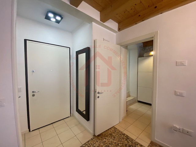 RIF. SR012 VICENZA - BASSANO DEL GRAPPA Proponiamo in vendita appartamento bi locale in centro st...