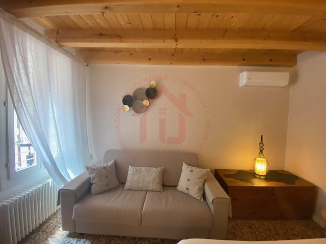 RIF. SR012 VICENZA - BASSANO DEL GRAPPA Proponiamo in vendita appartamento bi locale in centro st...