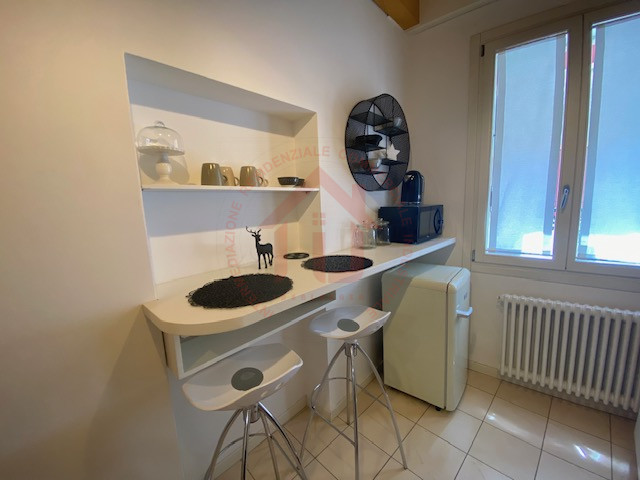 RIF. SR012 VICENZA - BASSANO DEL GRAPPA Proponiamo in vendita appartamento bi locale in centro st...