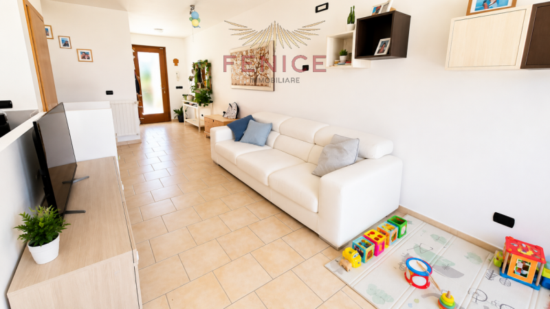 Ai piedi del Montello, in una tranquilla zona residenziale a pochi minuti dal centro di Montebell...