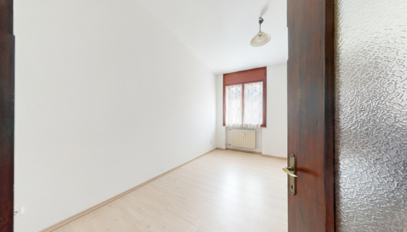 Situato in una tranquilla zona residenziale, lontana dal traffico del centro ma comoda a tutti i ...