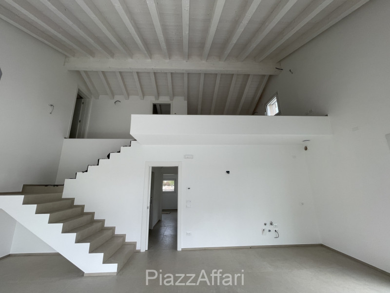 RIF. CAMP22

Proponiamo in vendita nel Comune di Campolongo Maggiore, in zona centrale a circa 40...