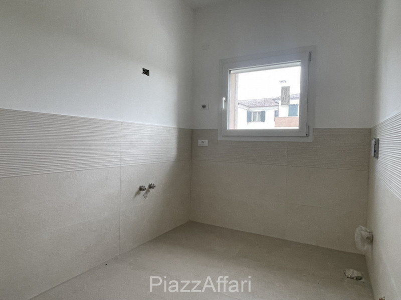 RIF. CAMP22

Proponiamo in vendita nel Comune di Campolongo Maggiore, in zona centrale a circa 40...