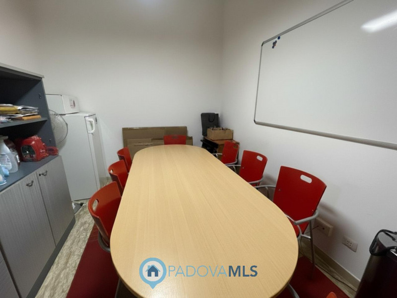 Immobile in esclusiva al Gruppo Padova MLS
Scopri questa opportunità di investimento nel cuore de...