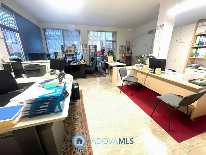 Immobile in esclusiva al Gruppo Padova MLS
Scopri questa opportunità di investimento nel cuore de...