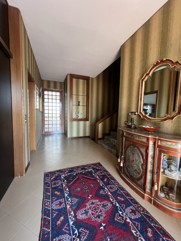 Scoprite questa incantevole villa singola degli anni '70, situata nel cuore di Marsango, una zona...