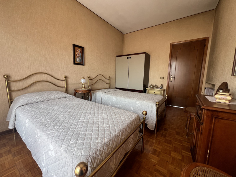 Scoprite questa incantevole villa singola degli anni '70, situata nel cuore di Marsango, una zona...
