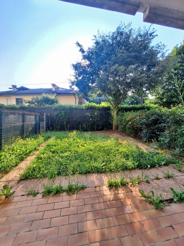 VILLETTA A SCHIERA CON GIARDINO PRIVATO, IN ELEGANTE ZONA RESIDENZIALE A CAMISANO VICENTINO - Rif...