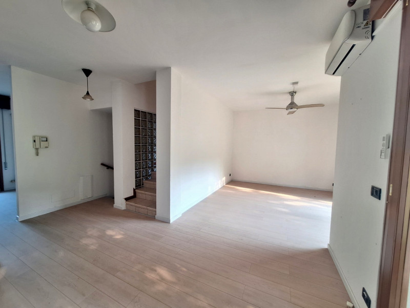 VILLETTA A SCHIERA CON GIARDINO PRIVATO, IN ELEGANTE ZONA RESIDENZIALE A CAMISANO VICENTINO - Rif...
