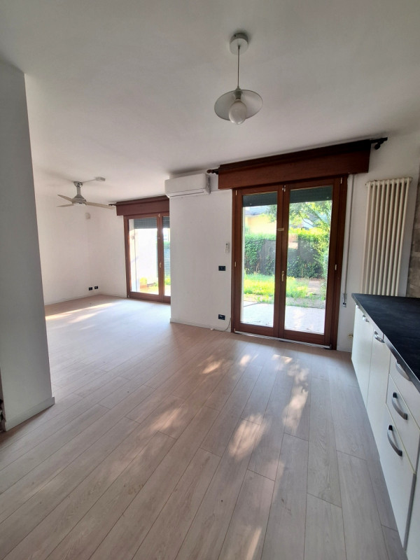 VILLETTA A SCHIERA CON GIARDINO PRIVATO, IN ELEGANTE ZONA RESIDENZIALE A CAMISANO VICENTINO - Rif...