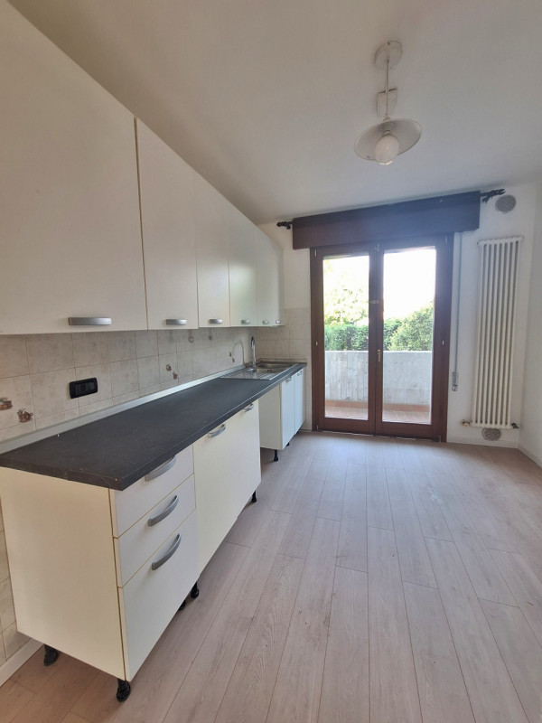 VILLETTA A SCHIERA CON GIARDINO PRIVATO, IN ELEGANTE ZONA RESIDENZIALE A CAMISANO VICENTINO - Rif...