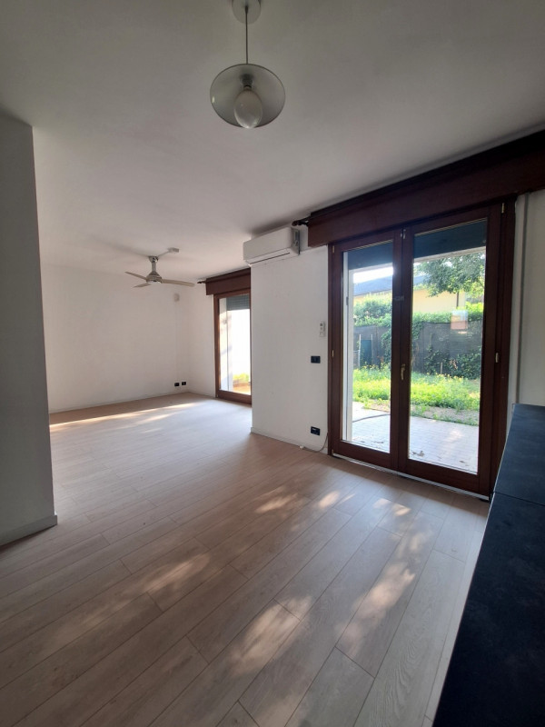 VILLETTA A SCHIERA CON GIARDINO PRIVATO, IN ELEGANTE ZONA RESIDENZIALE A CAMISANO VICENTINO - Rif...
