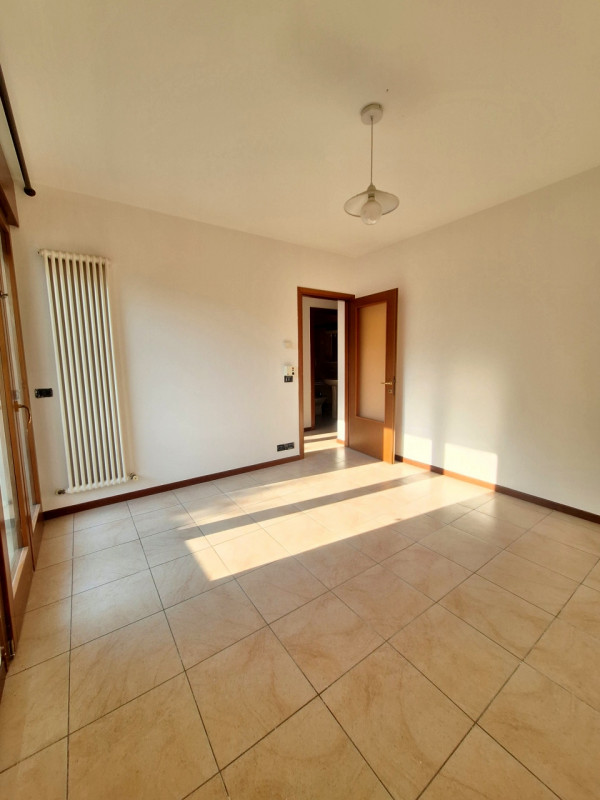 VILLETTA A SCHIERA CON GIARDINO PRIVATO, IN ELEGANTE ZONA RESIDENZIALE A CAMISANO VICENTINO - Rif...