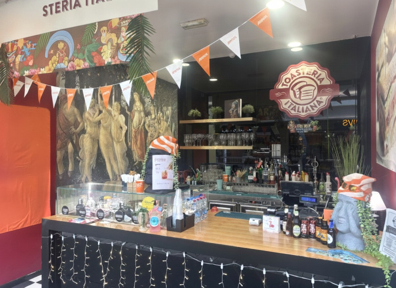 All'interno di uno dei centri commerciali più frequentati dell'area vicentina, proponiamo in vend...