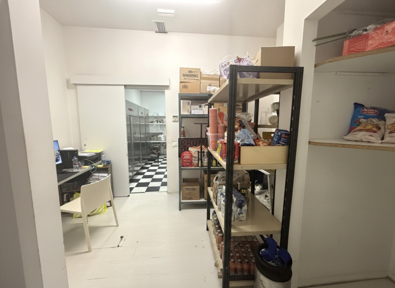 All'interno di uno dei centri commerciali più frequentati dell'area vicentina, proponiamo in vend...
