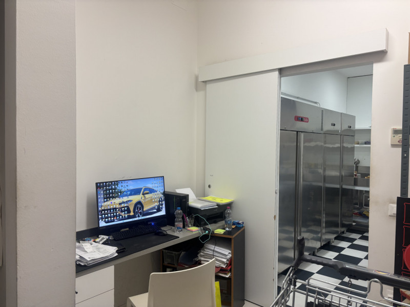 All'interno di uno dei centri commerciali più frequentati dell'area vicentina, proponiamo in vend...