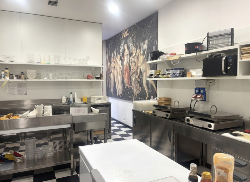 All'interno di uno dei centri commerciali più frequentati dell'area vicentina, proponiamo in vend...