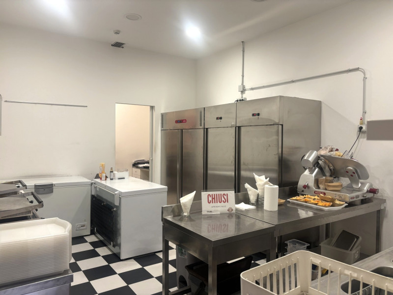 All'interno di uno dei centri commerciali più frequentati dell'area vicentina, proponiamo in vend...