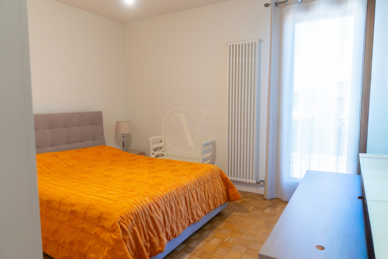 Se cerchi un'oasi di tranquillità e raffinatezza, questa meravigliosa bifamiliare situata in Via ...