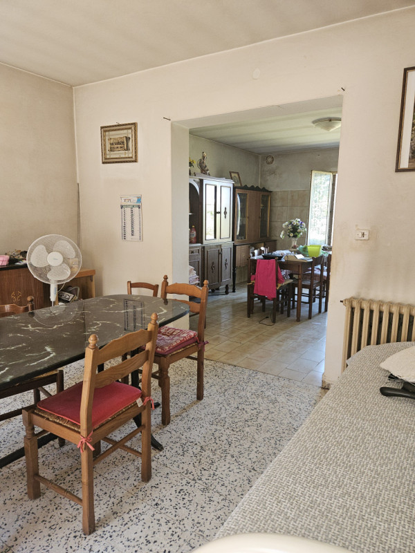 In esclusiva presso la nostra Agenzia, proponiamo una spaziosa casa singola di circa 170 mq. Ques...