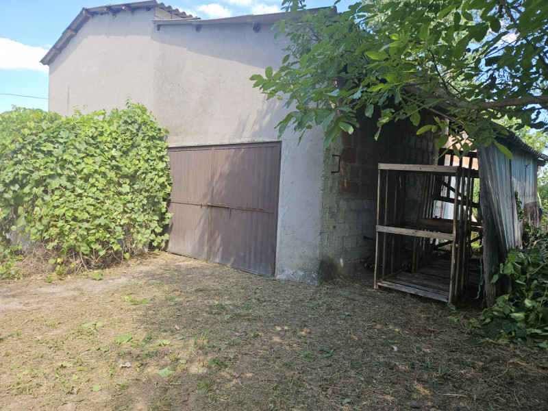 In esclusiva presso la nostra Agenzia, proponiamo una spaziosa casa singola di circa 170 mq. Ques...
