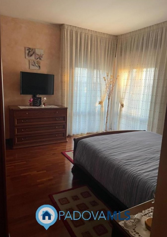 Immobile in esclusiva al Gruppo Padova MLS
PADOVA – TORRE | Luminoso appartamento con 2 camere, g...