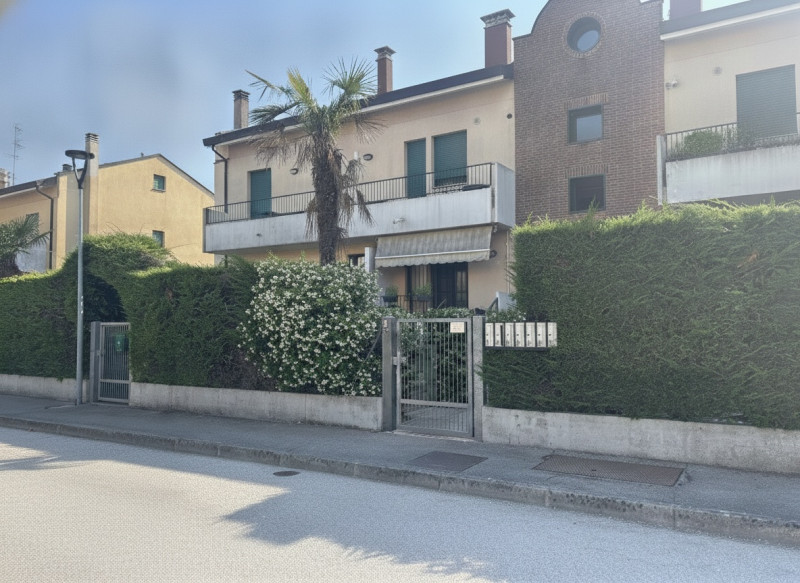In un contesto tranquillo e riservato di Arlesega di Mestrino, proponiamo un appartamento pensato...
