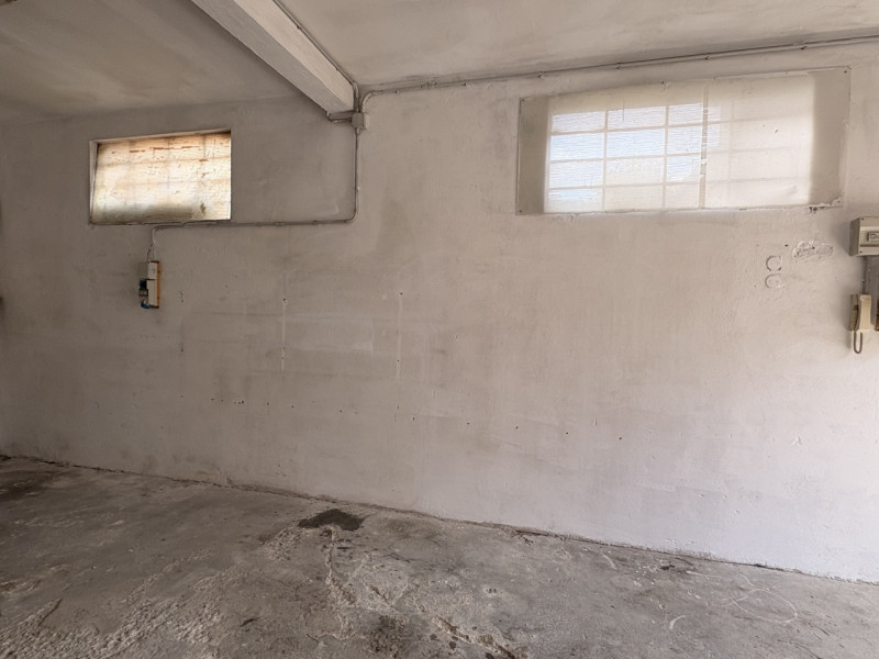Si Propone Laboratorio Commerciale con annesso magazzino, Composto da una una grande sala unica d...