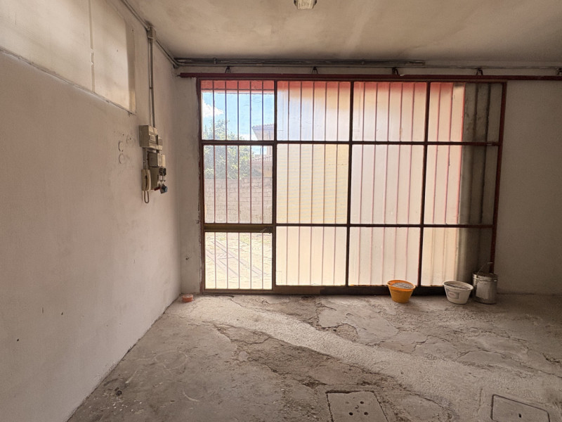 Si Propone Laboratorio Commerciale con annesso magazzino, Composto da una una grande sala unica d...