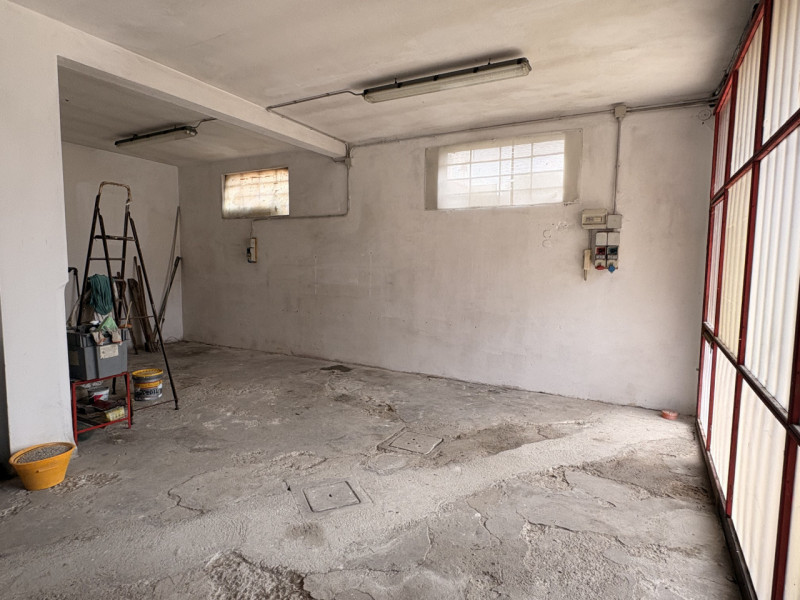 Si Propone Laboratorio Commerciale con annesso magazzino, Composto da una una grande sala unica d...