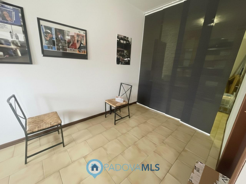 Immobile in esclusiva al Gruppo Padova MLS
Scopri un'opportunità unica nel cuore di Altichiero, u...