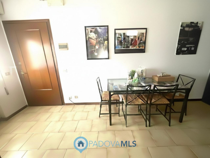 Immobile in esclusiva al Gruppo Padova MLS
Scopri un'opportunità unica nel cuore di Altichiero, u...